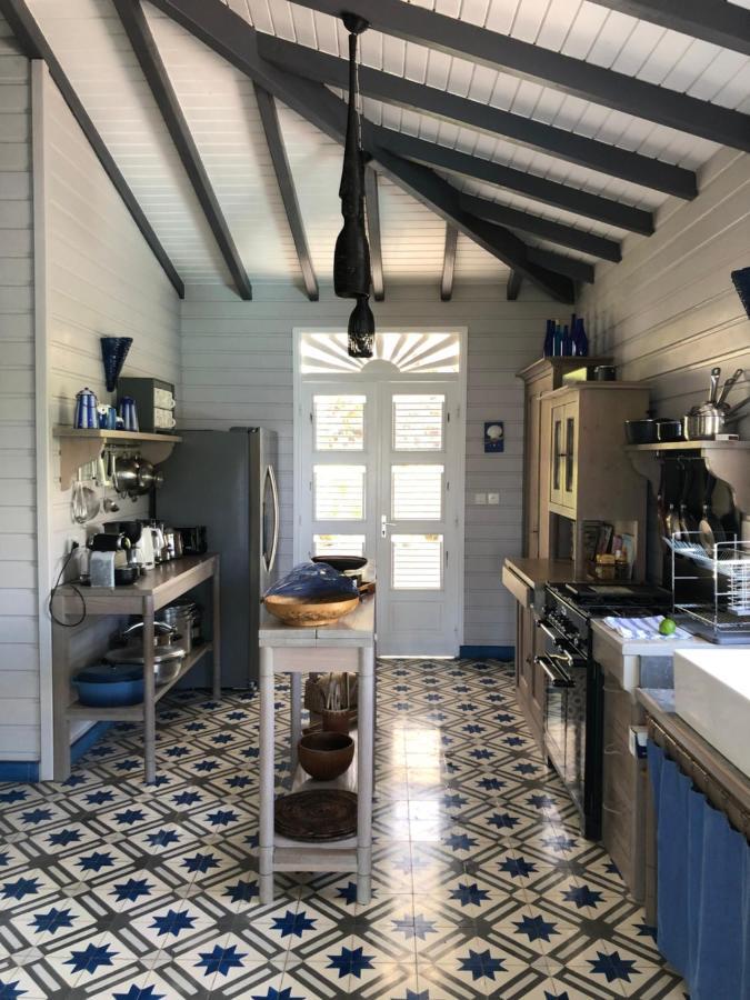 La Maison Bleue - Les Hauts De La Baie Terre-de-Bas Екстериор снимка